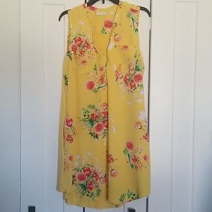 Has pockets!!! beautiful yellow t shirt dress